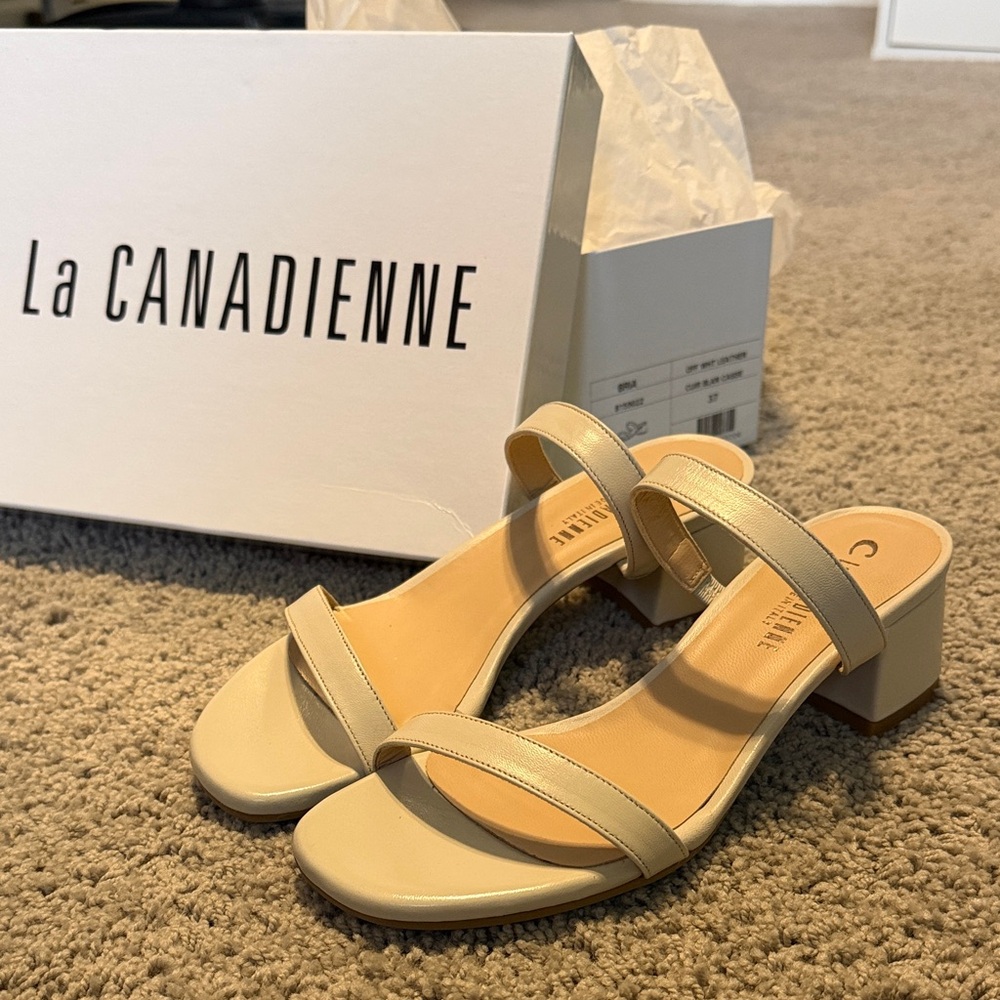 NWT La CANADIENNE Cream Block Heel Sandals